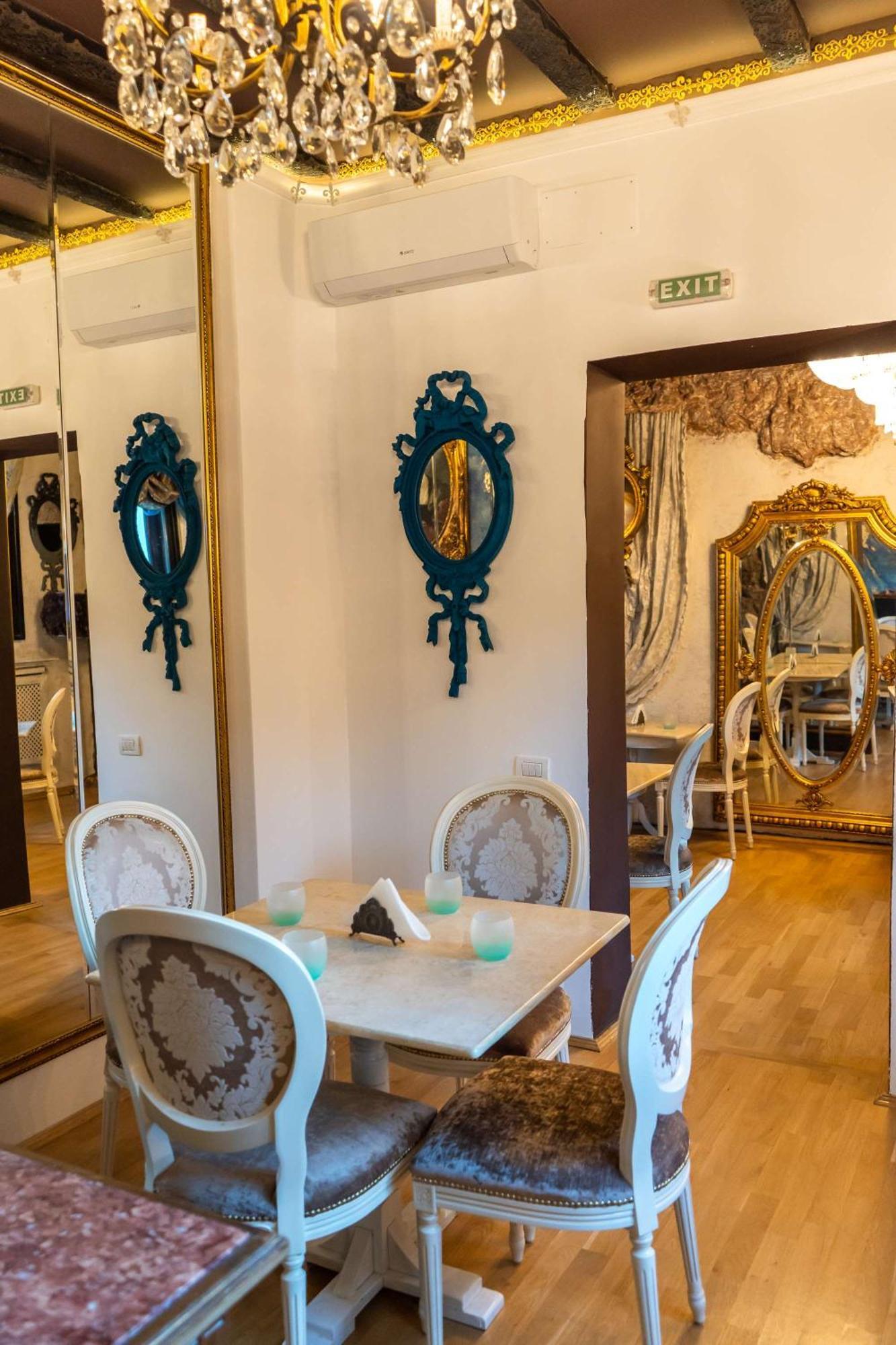 Conacul Coroanei Luxury Boutique Hotel Bukarest Eksteriør billede
